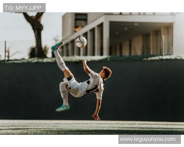 足球明星展现顶级技巧的精彩瞬间视频合集，感受足球魅力与技术的完美结合